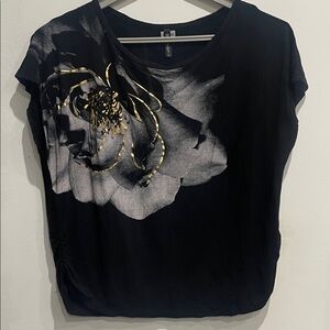 Black & Gold Floral Top 🔥 - Size Large